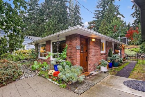 14753 26 Ave, Seattle WA  98155-7404 exterior