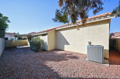 7043 28th Ave, Phoenix AZ  85051-8452 exterior