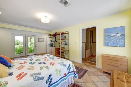 805 Frst Vw Dr, Austin TX 78746-4519 exterior