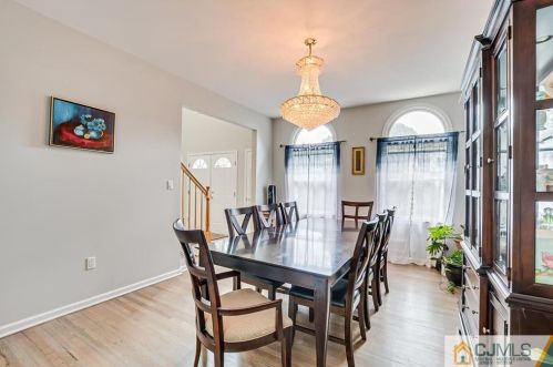 16 Sonia Ct, Edison NJ 08820-4443 exterior