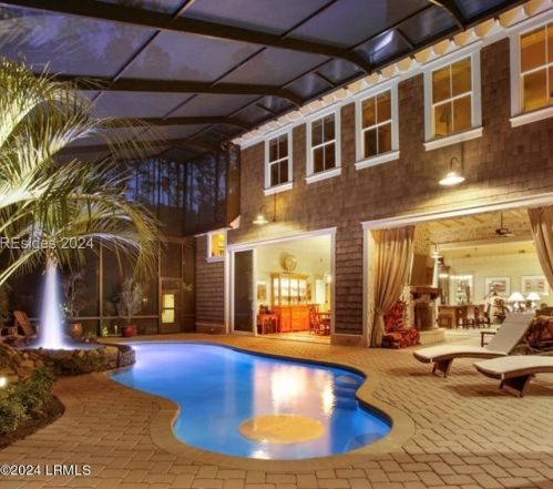 16 Sweet Grass Ln, Bluffton SC 29910-5608 exterior