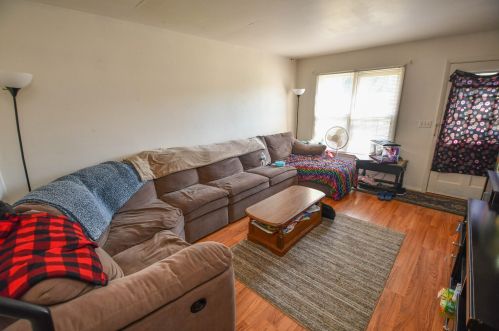 4136 Cherrywood Ln, Milwaukee, WI 53209-1004