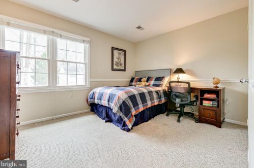 2122 Rampart Dr, Alexandria VA exterior