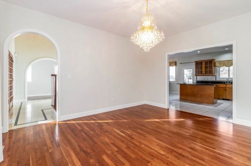 9 Oak Hl St, Newton MA 02459-3454 exterior