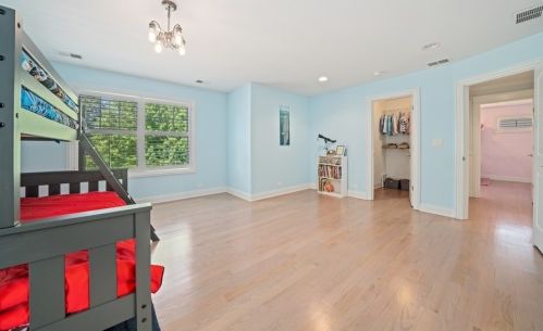 697 Parkside Ave, Elmhurst IL 60126-5029 exterior