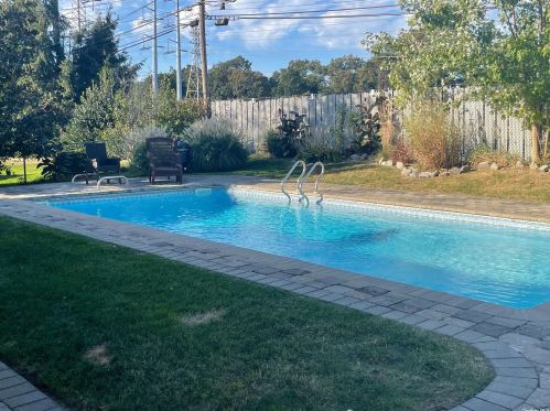 33 Laurinda Dr, Commack NY 11725-4503 exterior