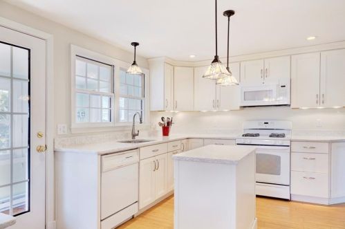 65 Phelps Rd, Middletown RI 02842-5448 exterior