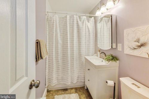 903 Robin Rd, Silver Spring MD  20901-1872 exterior