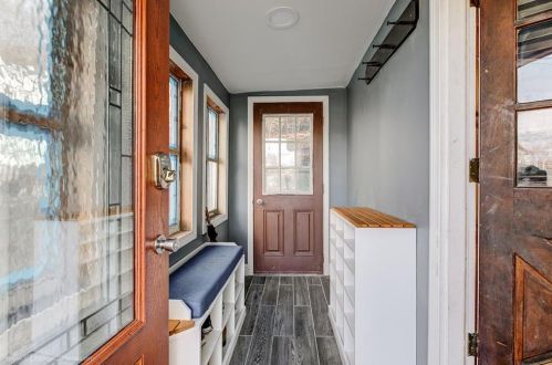 102 Benefit St, Woonsocket, RI 02895-5881