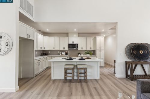 1711 Berrywood Dr, Concord CA 94521-2142 exterior