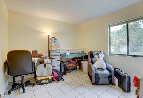 2351 Fruit Ave, Fort Pierce FL 34952-7422 exterior