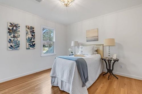 6160 Heards Creek Dr, Atlanta GA  30328-3635 exterior