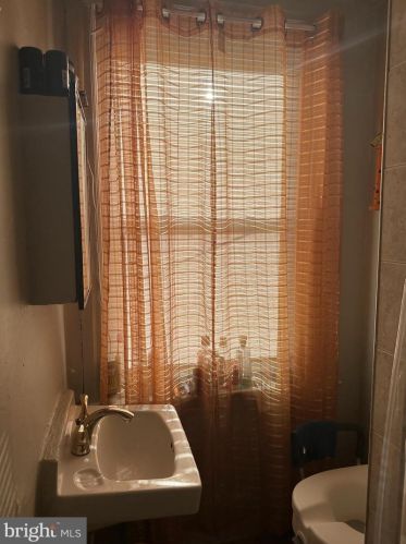 525 Welsh St, Chester PA 19013-4201 exterior