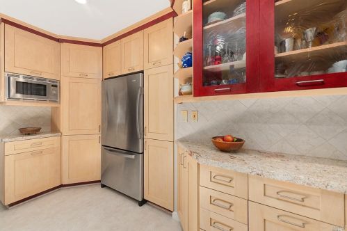 82 Chaucer Dr, Concord CA 94521-3301 exterior