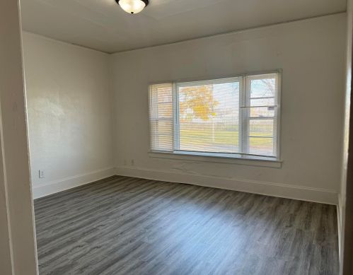 321 29th St, Milwaukee, WI 53208-4204