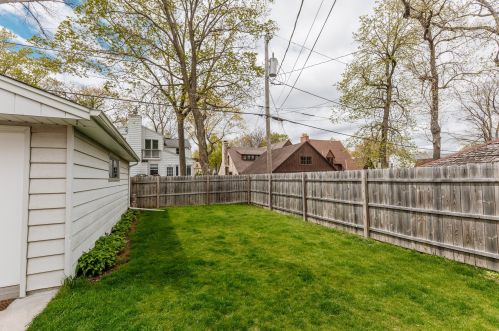 185 87 St, Milwaukee WI 53227-1717 exterior