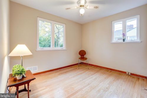 102 Mannakee St, Rockville MD 20850-1914 exterior