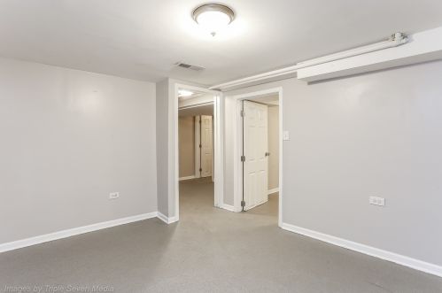 8122 Kingston Ave, Chicago IL 60617-1231 exterior