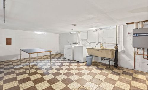 6239 Carolann Dr, Milwaukee WI 53223-1517 exterior