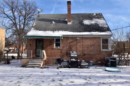 2420 20 Ave, Broadview IL 60155-3916 exterior