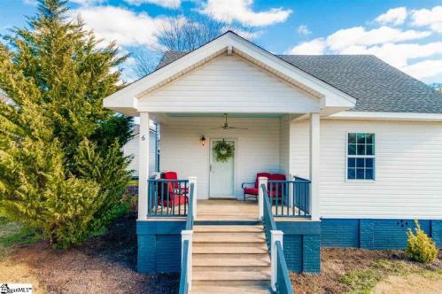 6 Lawrence St, Lyman, SC 29365-1611