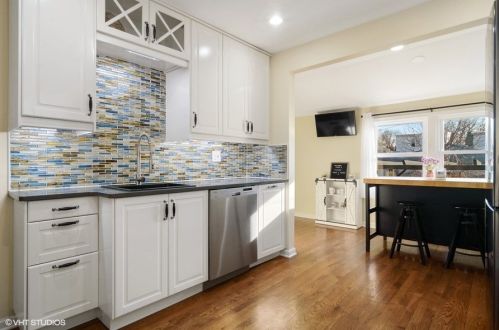 5908 Elston Ave, Chicago IL 60646-5508 exterior