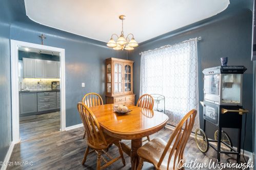 941 Northlawn St, Grand Rapids MI 49505-3717 exterior