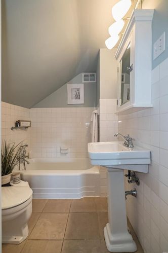 1137 Moorlands Dr, Saint Louis MO 63117-2151 exterior