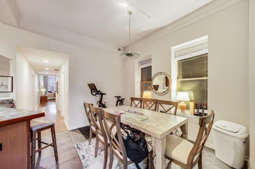 1112 Damen Ave, Chicago IL 60622 exterior