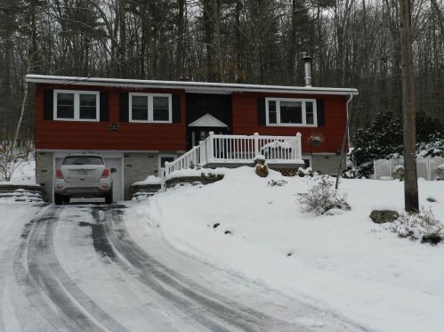 12 Robin St, Concord, NH 03303-1156