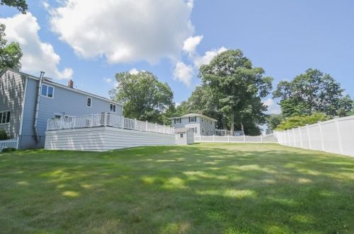 4 Livingston Dr, Peabody, MA 01960-3420