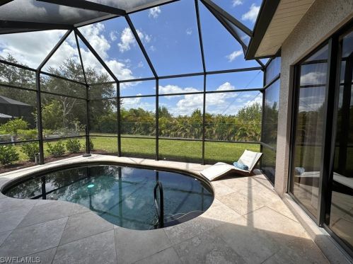 1430 Serrano Cir, Naples FL 34105-4952 exterior