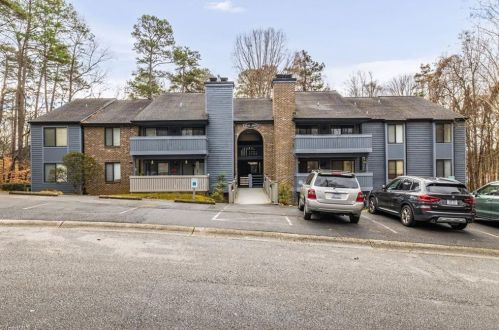 2957 Oaktop Cir, Greensboro, NC 27410-8409