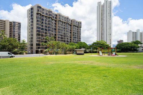 5080 Likini St, Honolulu HI 96818-2380 exterior