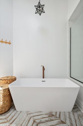 1733 Hoyne Ave, Chicago IL 60647-5541 exterior