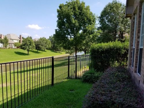 8611 Forest Glen Dr, Irving TX  75063-4202 exterior