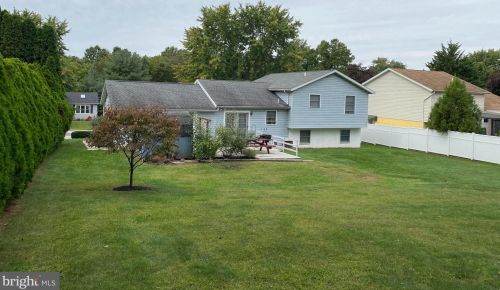 76 Gardenia Dr, Hanover PA 17331-3454 exterior