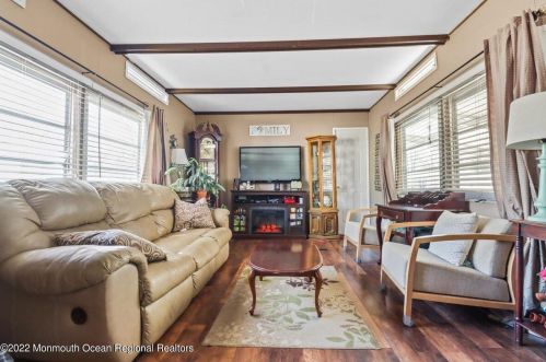 3 Helen Ave, Jackson Twp, NJ 08527-3109