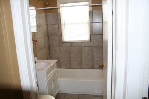 8048 Dobson Ave, Chicago IL 60619-4410 exterior