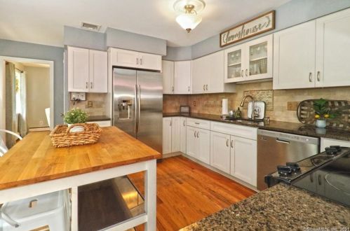 26 Dauria Dr, Seymour CT 06483-2305 exterior