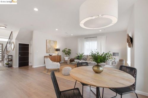 2323 8 St, Berkeley CA 94710-2530 exterior