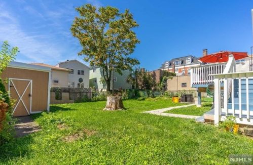 390 Jersey Ave, Fairview NJ 07022-1200 exterior