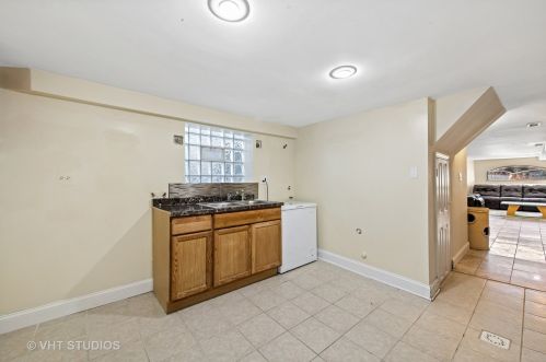 5522 Cornelia Ave, Chicago IL 60657-1019 exterior