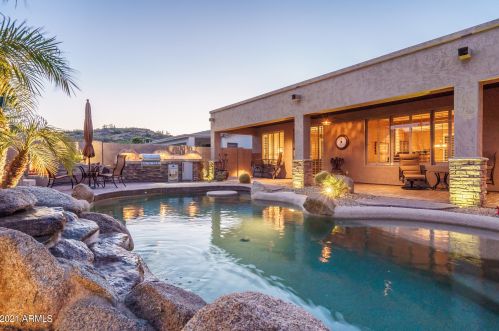 27417 60 Ln, Phoenix AZ 85035-4824 exterior