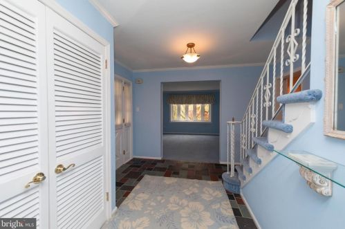 2076 Packard Ave, Huntingdon Valley PA 19006-6418 exterior