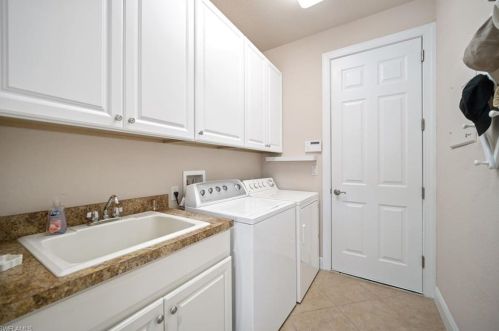 12628 Biscayne Ct, Naples FL 34105-4935 exterior