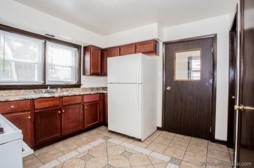 6900 Campbell Ave, Chicago IL 60645-4604 exterior