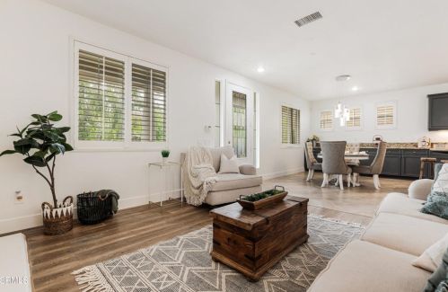 1404 Donegal Way, Oxnard CA  93035-1442 exterior