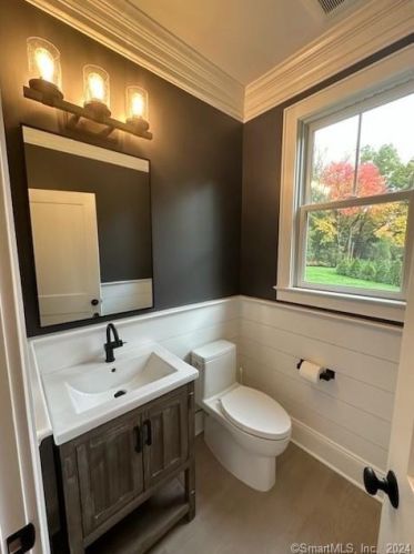 14 Appletree Ln, Norwalk CT 06850-1000 exterior