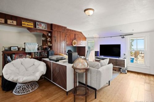 18 Melba St, Milford CT 06460-7633 exterior